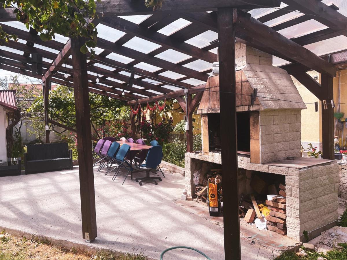 Garage Apartment Râșnov Rasnov Exterior foto