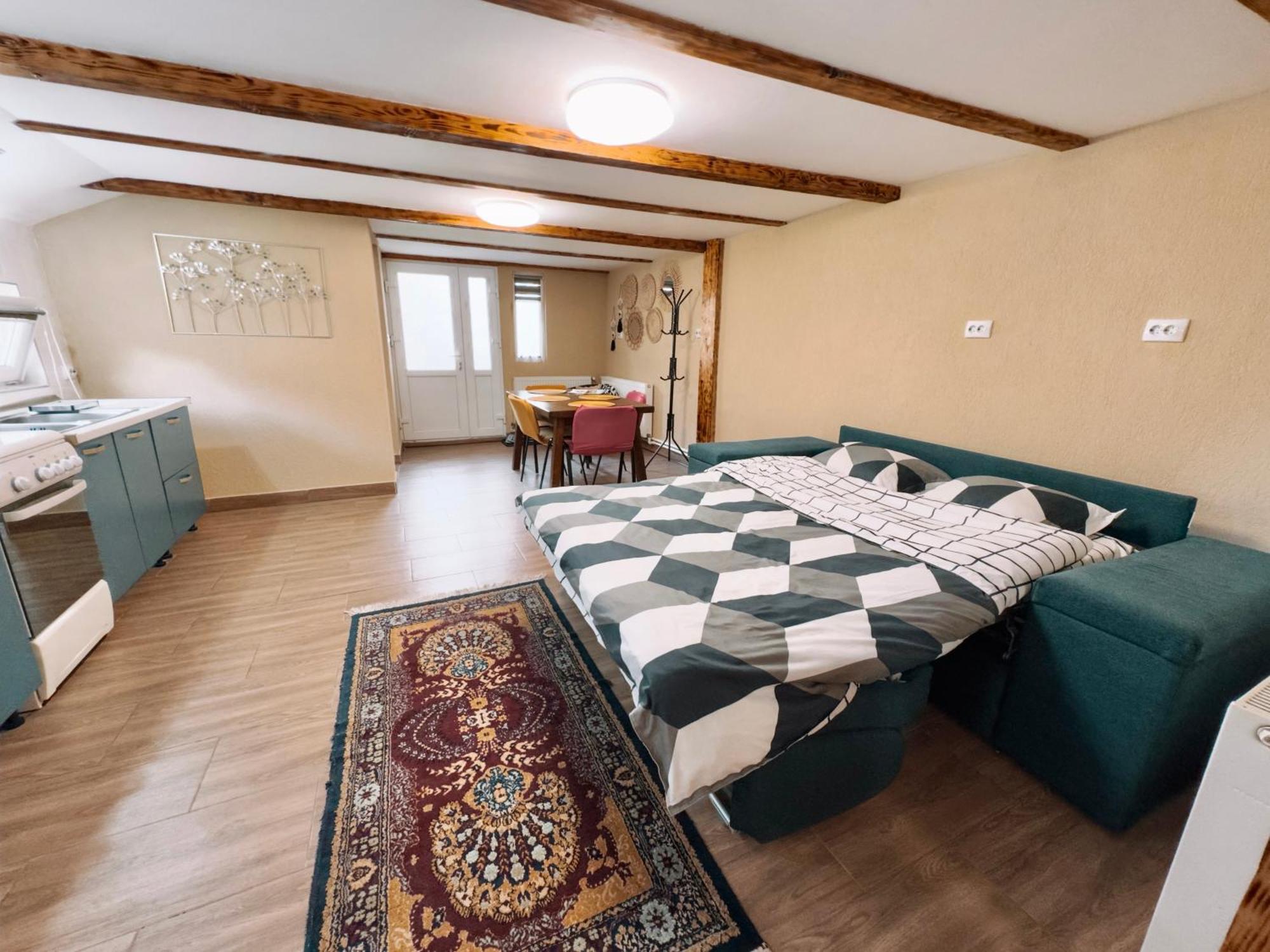 Garage Apartment Râșnov Rasnov Exterior foto