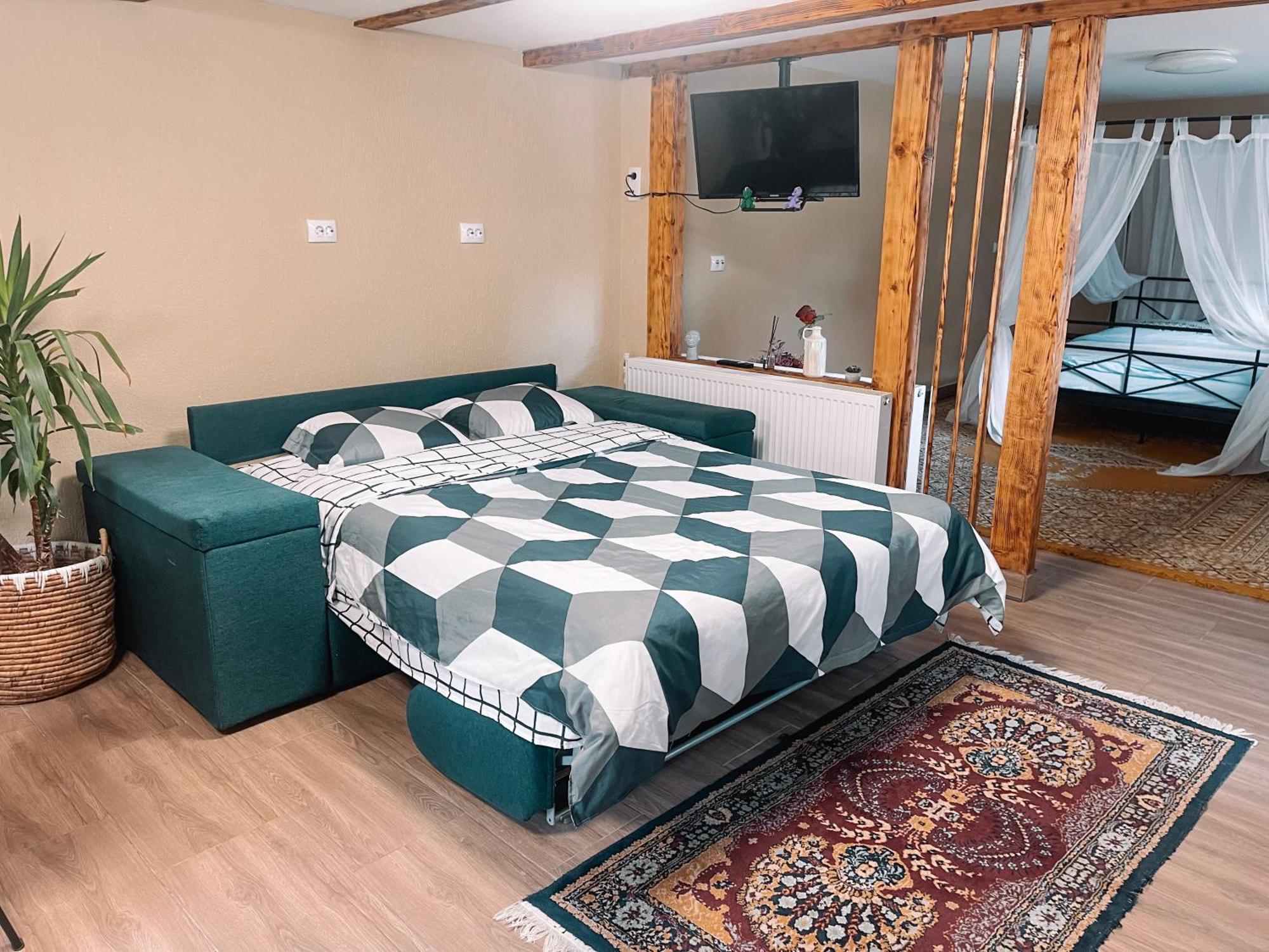 Garage Apartment Râșnov Rasnov Exterior foto
